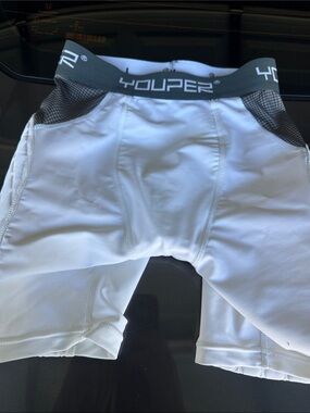 YOUPER White Sliding Shorts